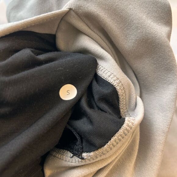 Lululemon Sweat Short Men Small Gray Pockets Drawstring 11" inseam  EUC - Picture 4 of 9